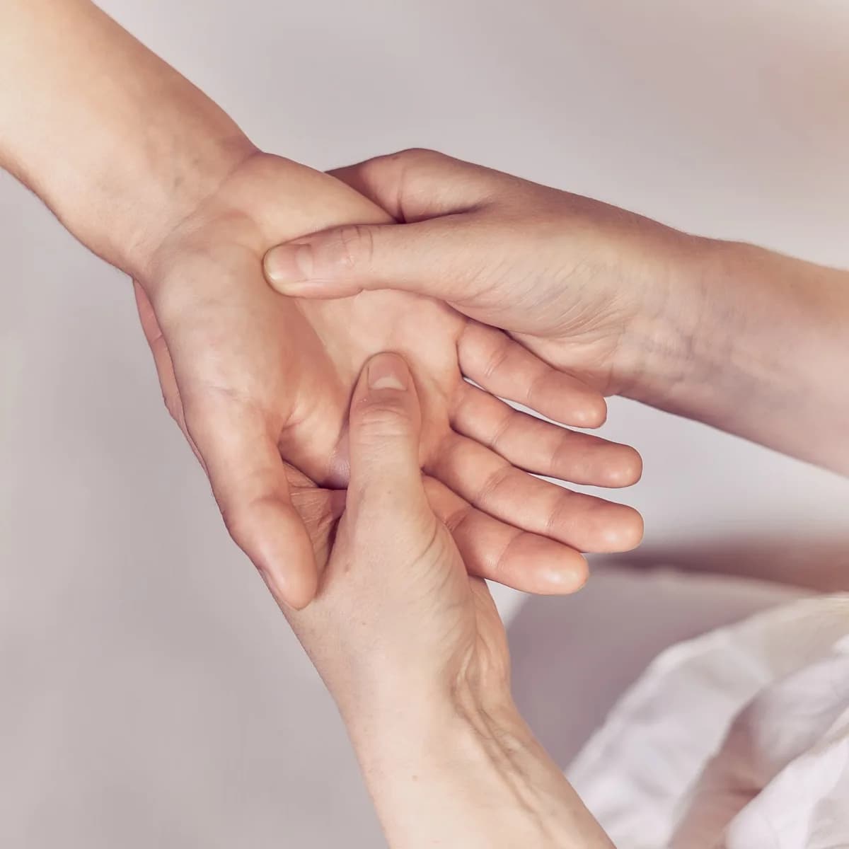 Massage des mains, en complément du massage bien-être